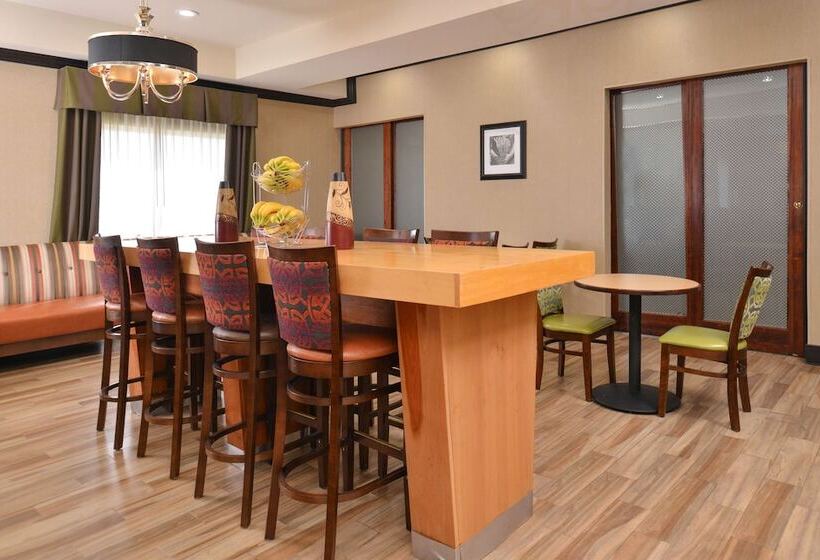 هتل Hampton Inn Van Horn
