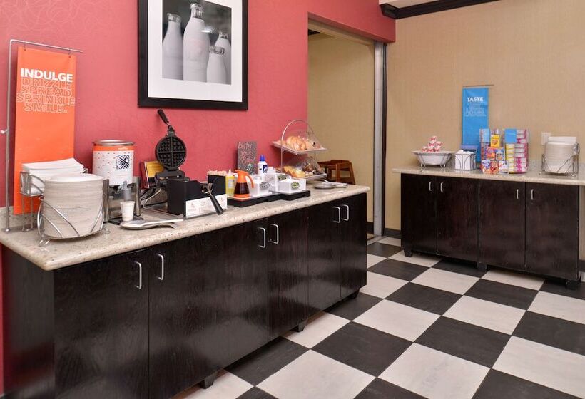 هتل Hampton Inn Van Horn