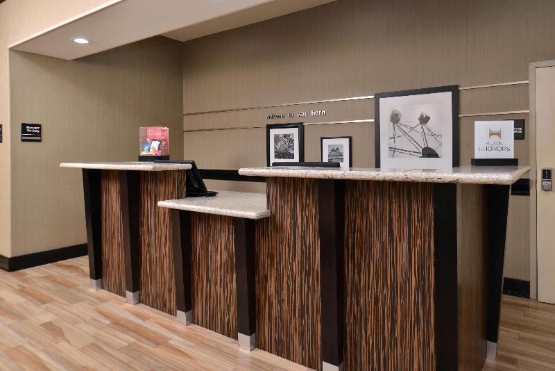 هتل Hampton Inn Van Horn