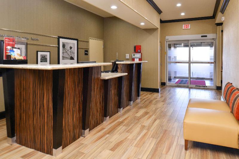 هتل Hampton Inn Van Horn