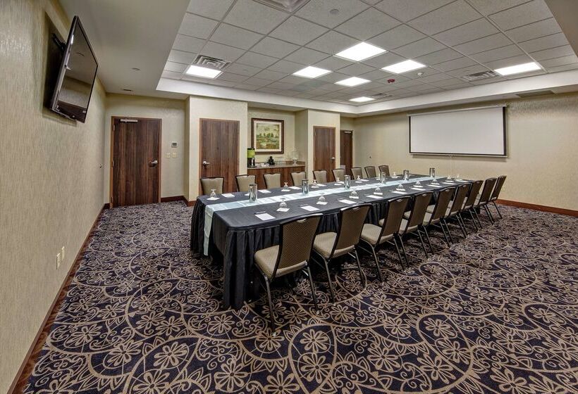 هتل Hilton Garden Inn Tulsa Midtown