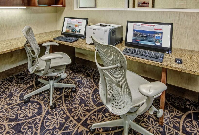 هتل Hilton Garden Inn Tulsa Midtown