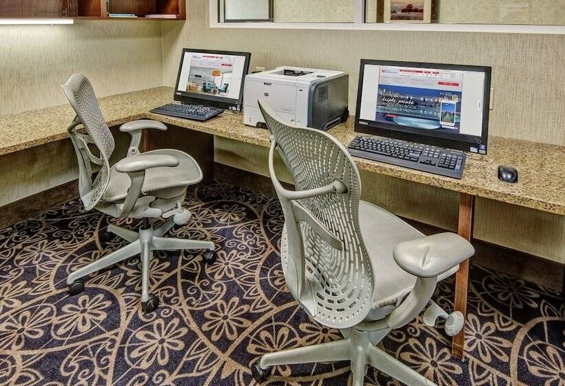 هتل Hilton Garden Inn Tulsa Midtown