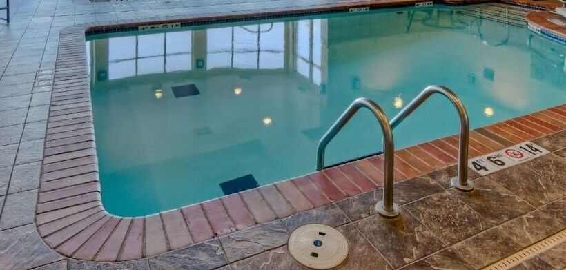 هتل Hilton Garden Inn Tulsa Midtown