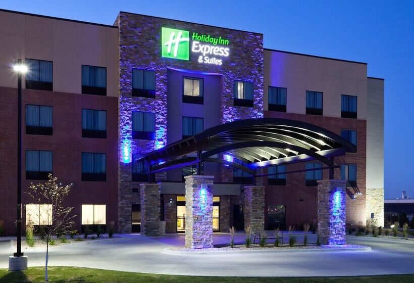 هتل Holiday Inn Express  And Suites Fort Dodge