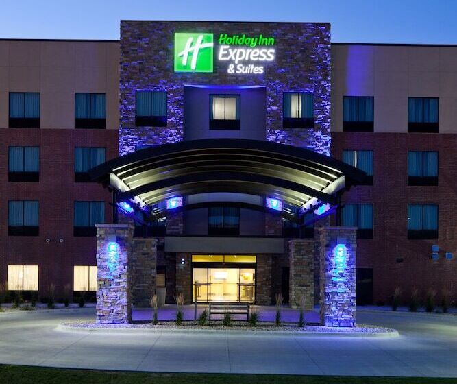 هتل Holiday Inn Express  And Suites Fort Dodge