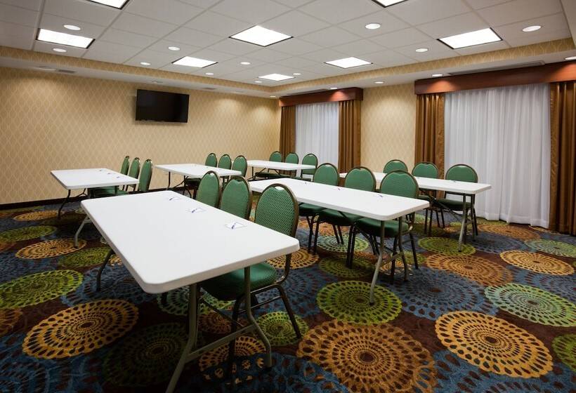 هتل Holiday Inn Express & Suites Fort Dodge, An Ihg