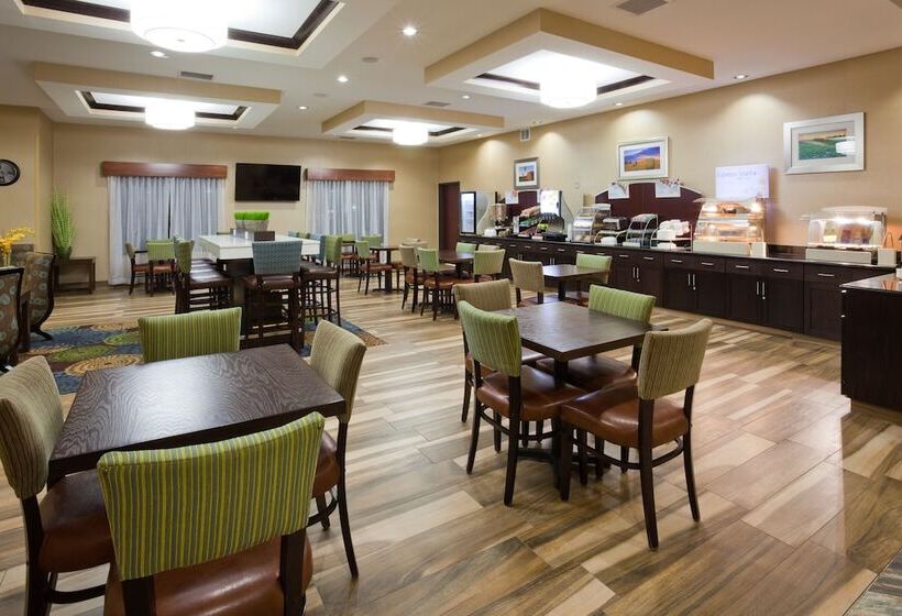 هتل Holiday Inn Express  And Suites Fort Dodge