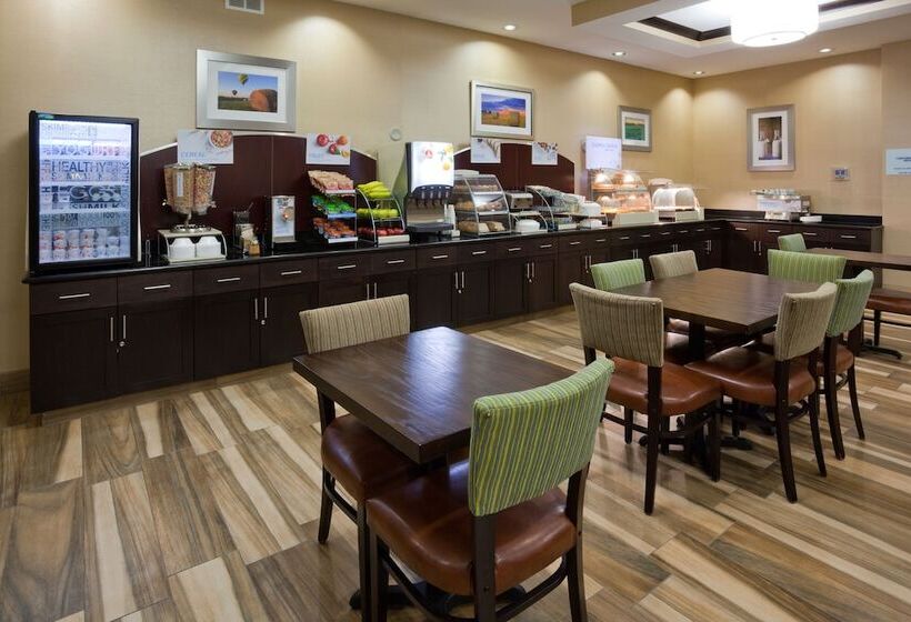 هتل Holiday Inn Express & Suites Fort Dodge, An Ihg