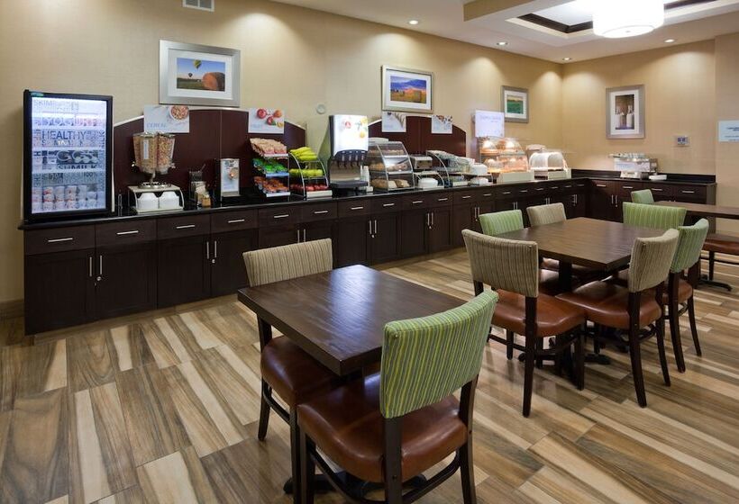 هتل Holiday Inn Express  And Suites Fort Dodge