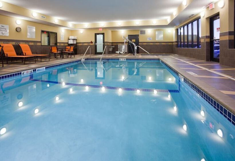 هتل Holiday Inn Express & Suites Fort Dodge, An Ihg
