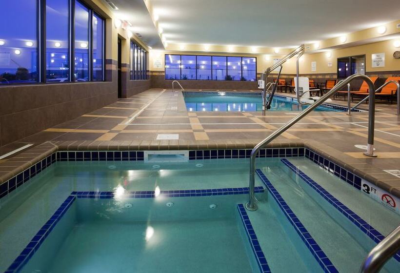 هتل Holiday Inn Express & Suites Fort Dodge, An Ihg