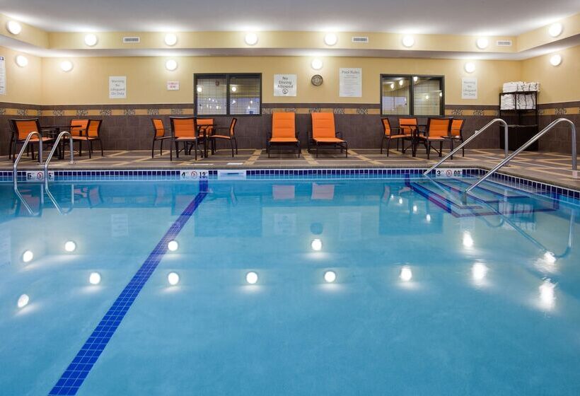 هتل Holiday Inn Express & Suites Fort Dodge, An Ihg