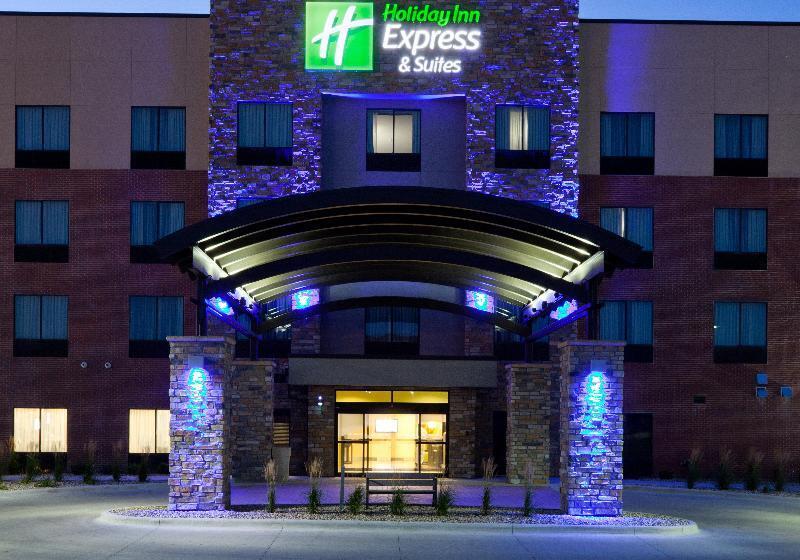 هتل Holiday Inn Express  And Suites Fort Dodge