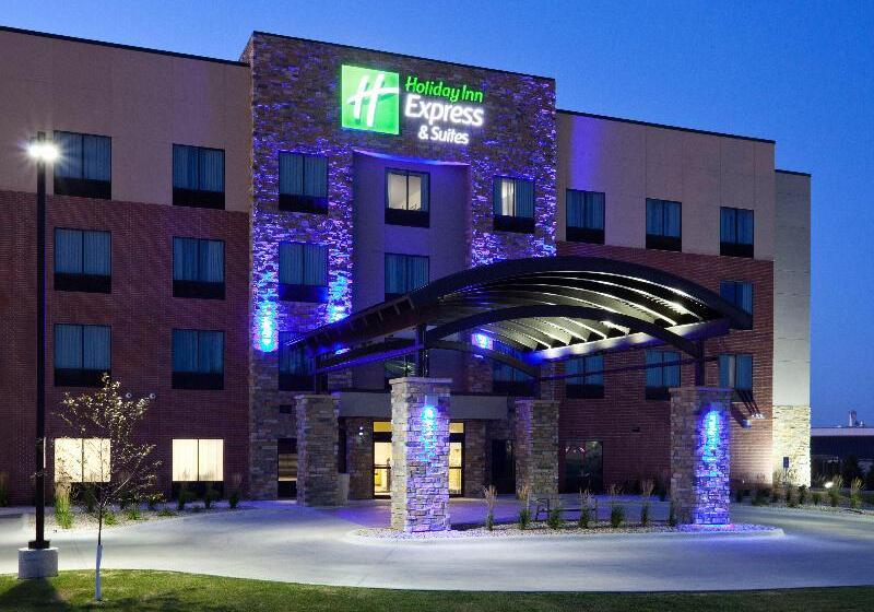 هتل Holiday Inn Express  And Suites Fort Dodge