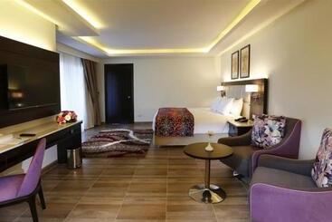 هتل Pickalbatros White Beach Resort Hurghada