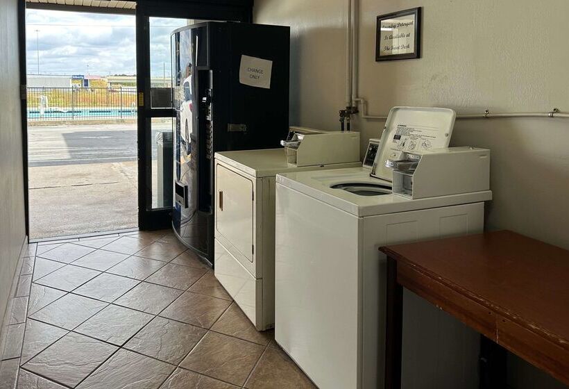 Отель Quality Inn Calhoun North I75