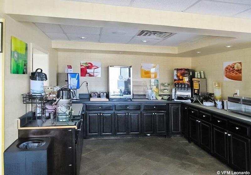 Отель Quality Inn Calhoun North I75