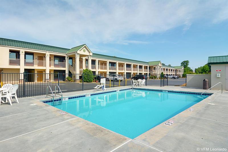 Отель Quality Inn Calhoun North I75