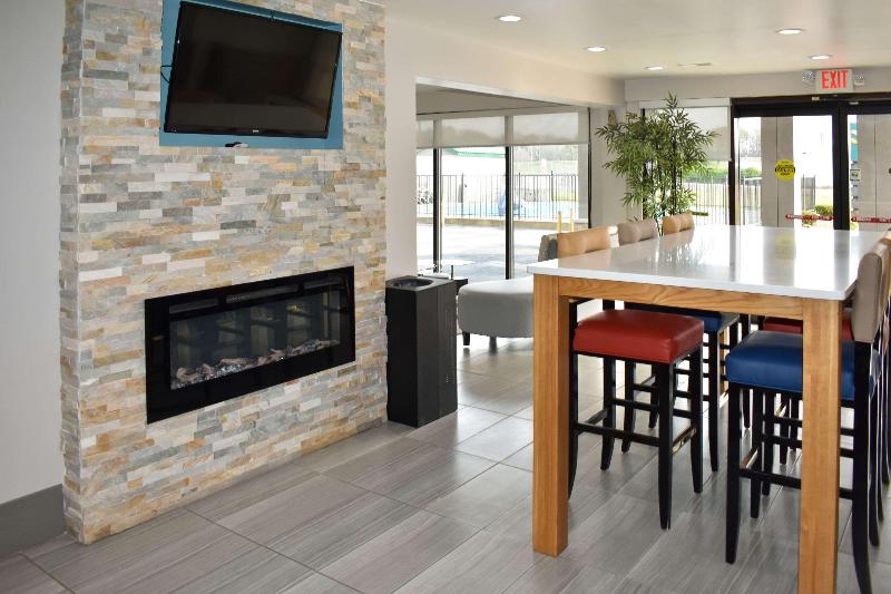 Отель Quality Inn Calhoun North I75