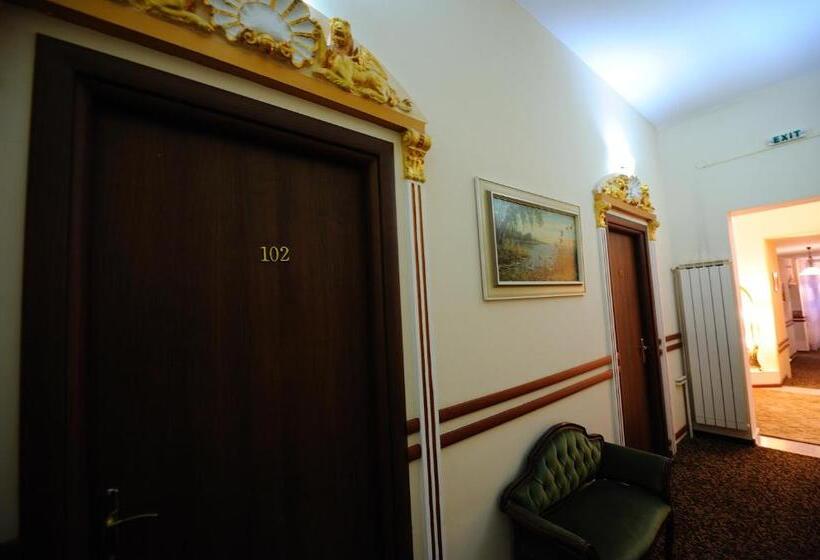 هتل Royal Craiova