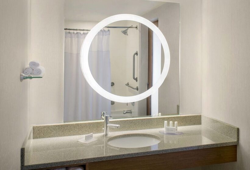 فندق Springhill Suites Long Island Brookhaven