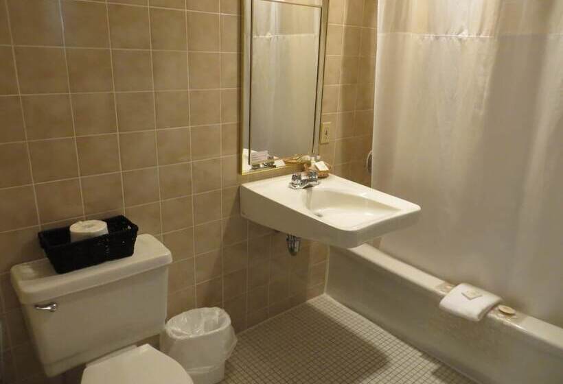 هتل St Andrews Inn & Suites