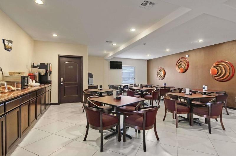 Отель Travelodge Pharr