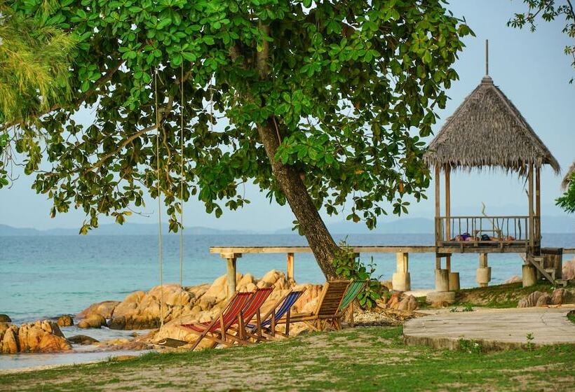 استراحتگاه Koh Munnork Private Island