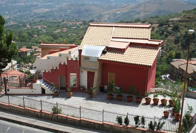 تختخواب و صبحانه Casa Rossa
