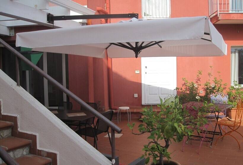 تختخواب و صبحانه Casa Rossa