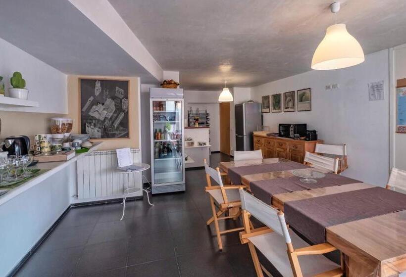 تختخواب و صبحانه Casa Rossa