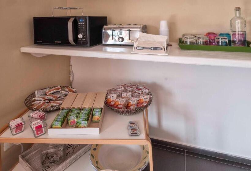تختخواب و صبحانه Casa Rossa