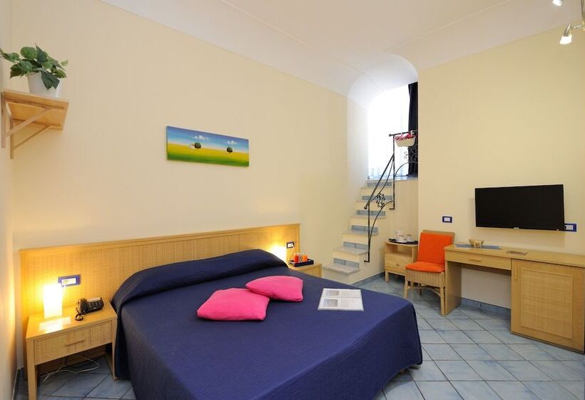 تختخواب و صبحانه Sharon House