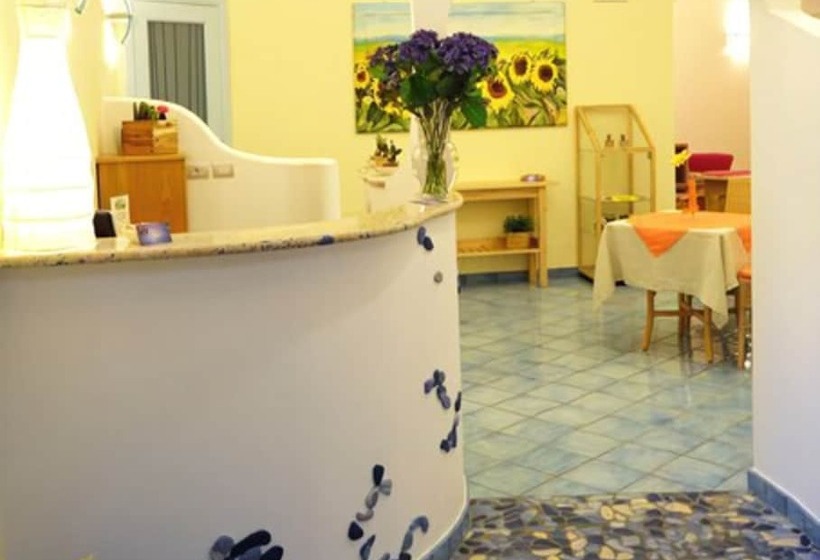 تختخواب و صبحانه Sharon House