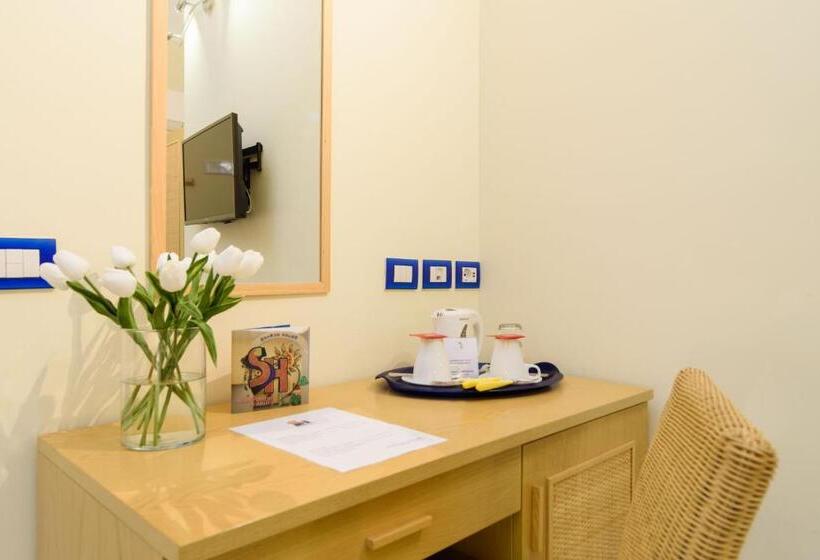 تختخواب و صبحانه Sharon House