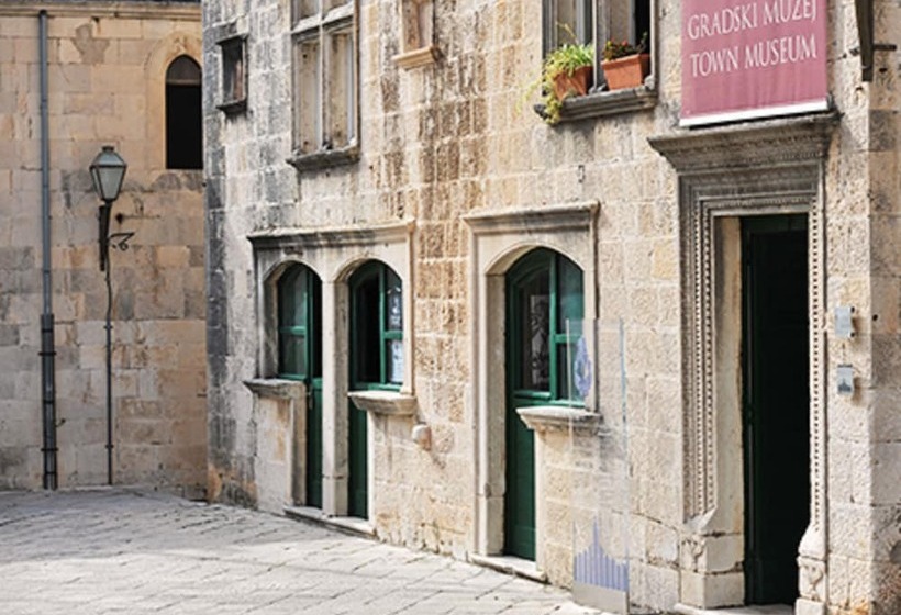 هتل Dragan S Den Hostel