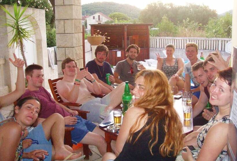 هتل Dragan S Den Hostel