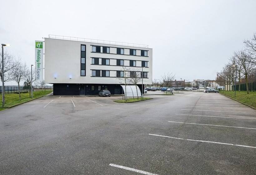 Отель Holiday Inn Express Dijon