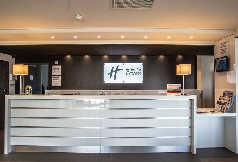 Отель Holiday Inn Express Dijon