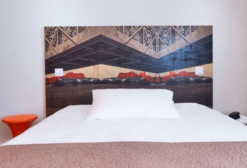 هتل Demain Hôtel & Conciergerie