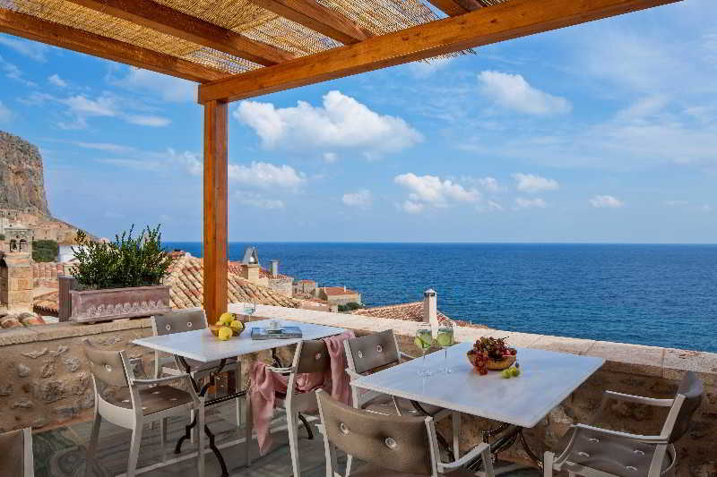 هتل Moni Emvasis Luxury Suites
