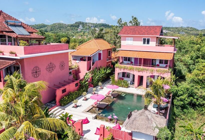 هتل Pinkcoco Uluwatu   Constant Surprises & For Cool Adults Only