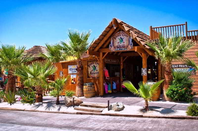 Отель Pirate Cove Resort & Marina