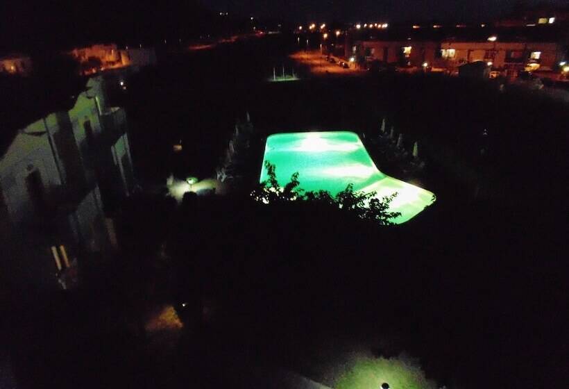 هتل Resort Isola Rossa