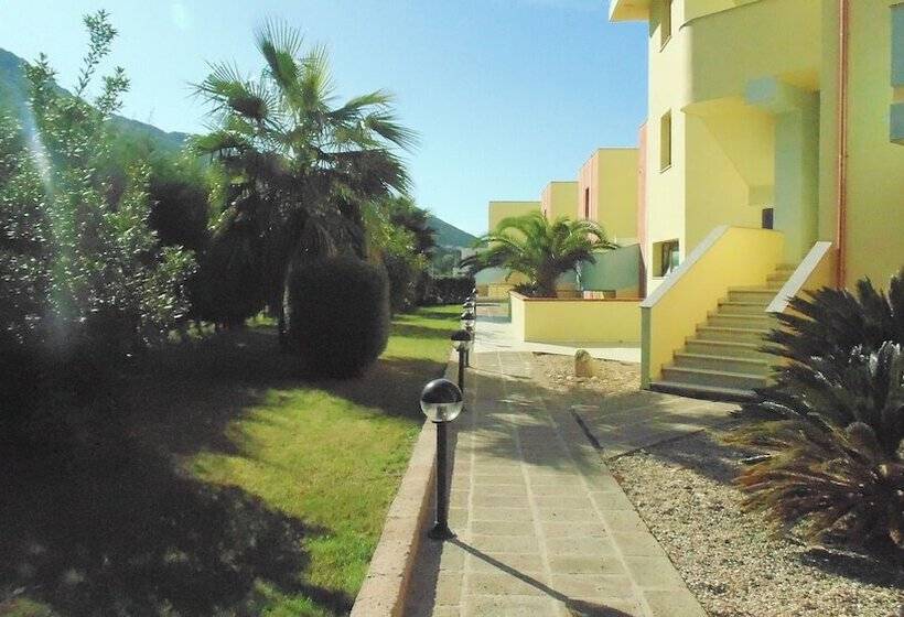 هتل Resort Isola Rossa