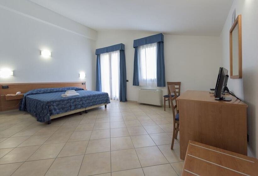 هتل Resort Isola Rossa