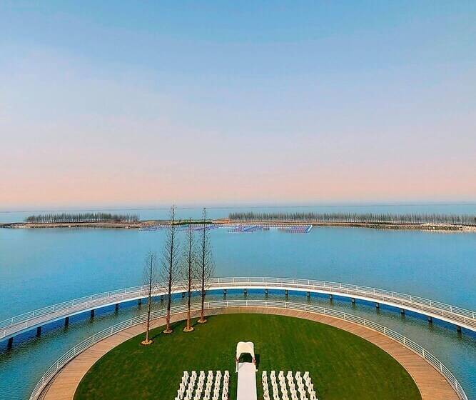 هتل Sheraton Huzhou Taihu Lake Hot Spring Resort & Spa