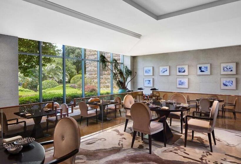 Отель Sheraton Qiandao Lake Resort