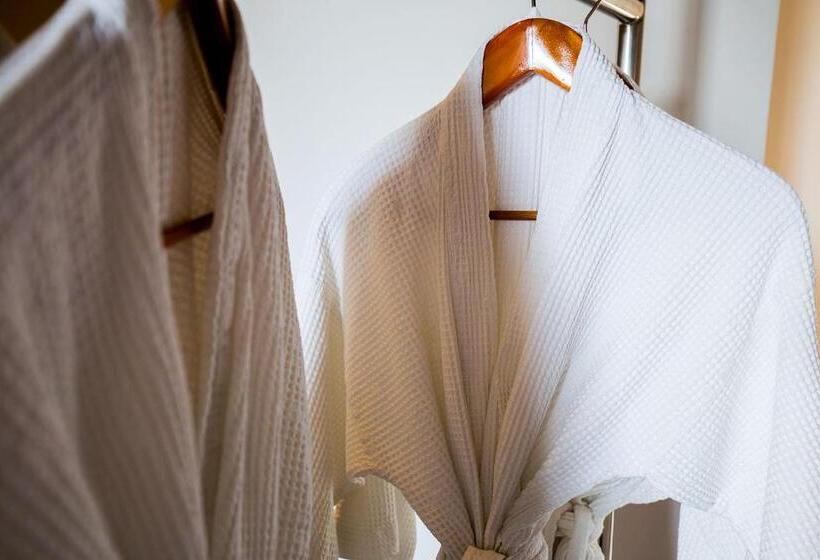 בית מלון כפרי The 1o1 Bali Fontana Seminyak